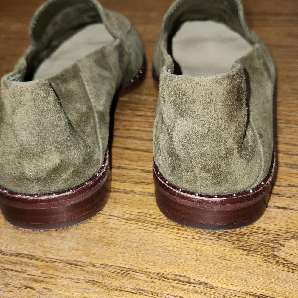 Vince Camuto Cvetinian Olive Green Suede Flats Size 7
